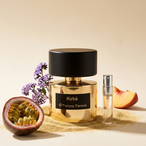 Tiziana Terenzi Kirkè Extrait de Parfum kvepalų buteliukas ir Aroma Tale mėginukas su vaisiais ir žiedais