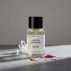 Matiere Premiere Crystal Saffron EDP kvepalų buteliukas stilizuotoje kompozicijoje – Aromatale