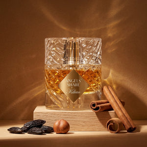 Kilian Paris Angels' Share EDP kvepalų buteliukas stilizuotoje kompozicijoje – Aromatale